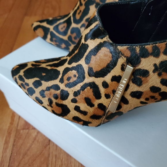 🆕🎁 Calvin Klein Jeanna Ankle Boot - Picture 2 of 8
